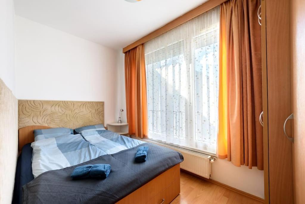 Lovely Apartment In City Centre For 4 Guests Budapest Ngoại thất bức ảnh