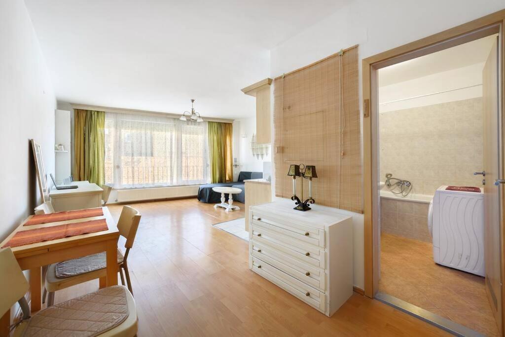 Lovely Apartment In City Centre For 4 Guests Budapest Ngoại thất bức ảnh