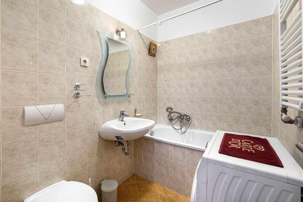 Lovely Apartment In City Centre For 4 Guests Budapest Ngoại thất bức ảnh